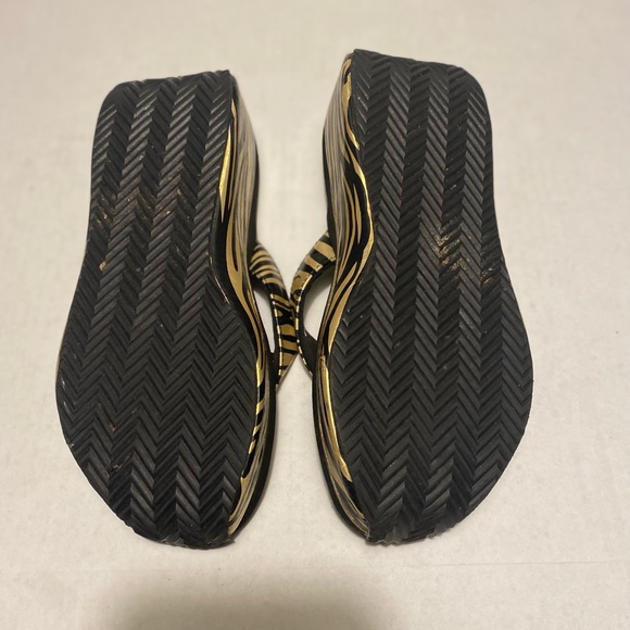 Volatile flip flop wedges. Size 8 - Picture 6 of 6